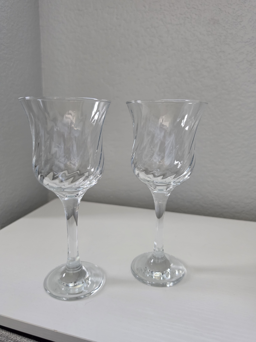 Crystal Clear Swirl Wine Glasses - Set of 2